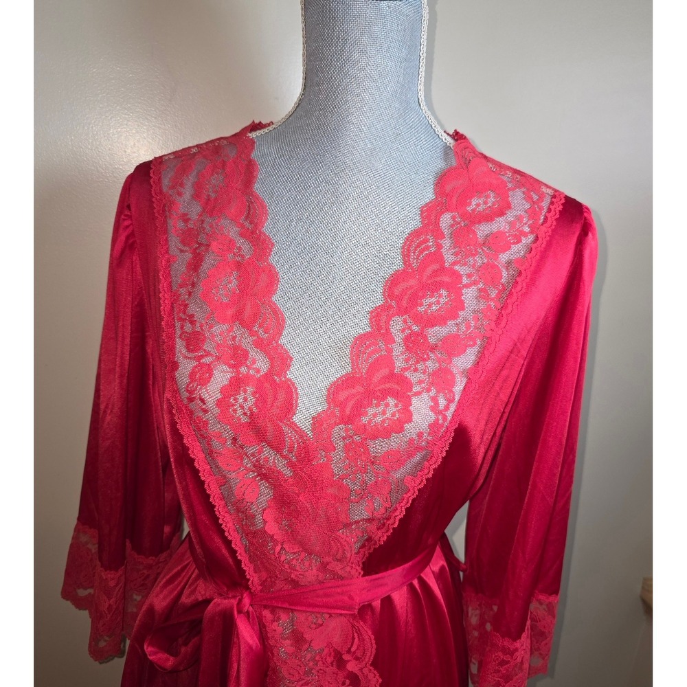 Lorraine Vintage Red Lace Trim Nylon Wrap Robe Medium Made in USA Antron III
